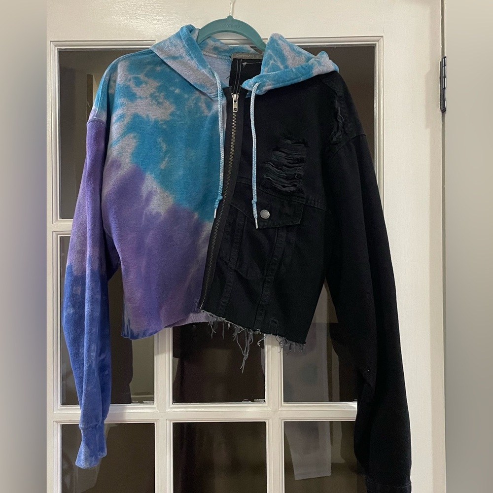 Women’s small Carmar multicolored Tie Dye Cropped Jean Jacket/ sweater with hood